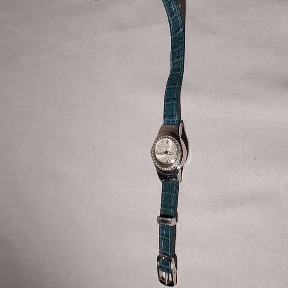 Vintage Avon Rhinestone Face Women's Watch Blue Band - Picture 6 of 8